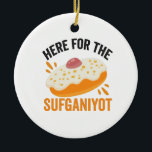 Ornamento De Cerâmica Aqui para o suganiyot Engraçado Judeu Hanukkah Gif<br><div class="desc">chanukah, menorah, hanukkah, dreidel, jedesejo, Chrismukkah, feriado, christmas, sufganiyot</div>