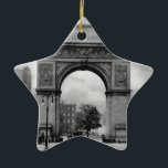 Ornamento De Cerâmica Arco quadrado de Washington<br><div class="desc">Imagem maravilhosa da antiguidade do arco quadrado de Washington</div>