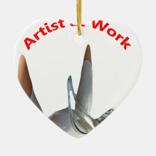 Ornamento De Cerâmica Artista no Trabalho