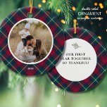 Ornamento De Cerâmica Árvore de Natal Personalizada da Família Red Xadre<br><div class="desc">Celebre a temporada com este ornamento de árvore de natal xadrez divertido,  com sua foto e texto personalizados na frente e atrás. Perfeito para o seu primeiro natal,  recém-casados,  nova foto de bebê ou quase qualquer um. Festivo e clássico - o presente perfeito de feriado.</div>