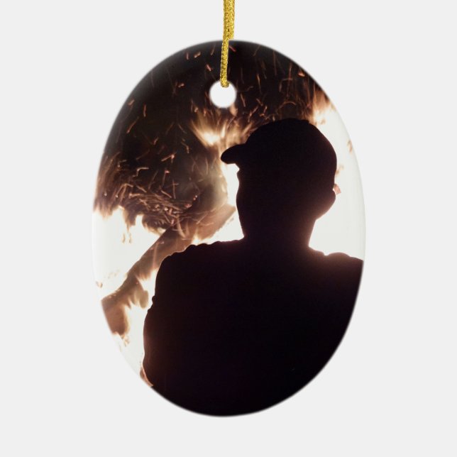 Ornamento De Cerâmica Assistir à fogueira (Frente)