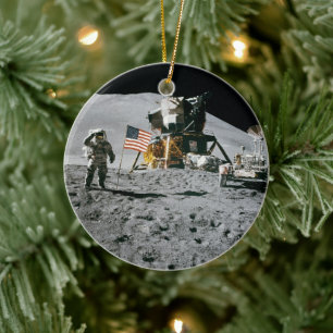 Ornamento De Cerâmica Astronauta e bandeira americana na missão Apollo à