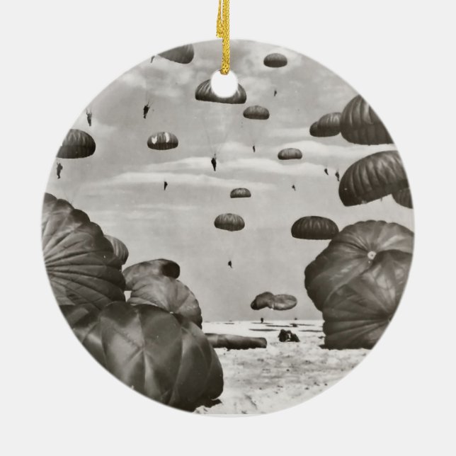 Ornamento De Cerâmica Aterragem do paramilitar (Traseira)