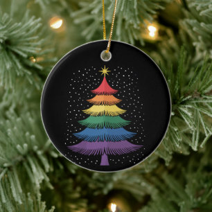 Ornamento De Cerâmica Bandeira do Arco-íris de Natal da Camisa LGBT-Q Pr