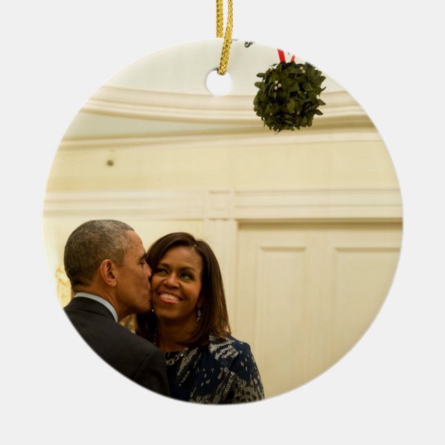 Ornamento De Cerâmica Barack e Michelle Mistletoe - Ornament Rd (Frente)