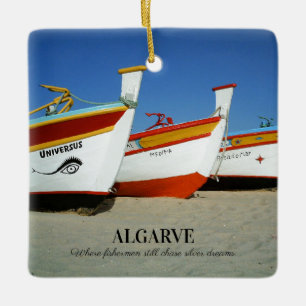 Ornamento De Cerâmica Barcos de Pesca na Foto de Praia de Algarve