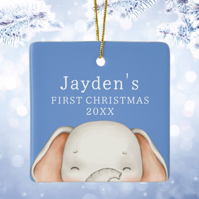 Ornamento De Cerâmica Bebê-Elefante Azul Personalizado Primeiro Natal (Custom Blue Cute Elephant Baby Boy First Christmas Ceramic Ornament
)