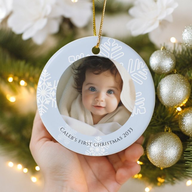Ornamento De Cerâmica Bebê Primeiro Natal - moderno Flocos de Neve Foto (blue snowflake babys first christmas photo ornament)