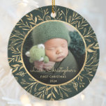Ornamento De Cerâmica Bebês 1rua Foto de Natal Dourada Folhagem Verde<br><div class="desc">Celebrar o primeiro Natal do bebê com este lindo ornamento de keepape. Substitua facilmente a imagem de exemplo por sua própria foto favorita e personalize-a com o nome do bebê na fonte de script dourada e no ano abaixo. Uma tela de gradiente preto ajuda a fazer o pop de texto....</div>