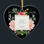 Ornamento De Cerâmica Bebês bonito de Flores Rosa Primeiro Natal em Pret<br><div class="desc">Este belo ornamento apresenta lindas coloração d'água, pentes rosa, cinzas e folhas verdes. Um quadro quadrado com folha de ouro falsa está no centro, e você pode personalizar com o nome do seu bebê e qualquer mensagem ou ano usando o modelo. (NOTA: a aparência de ouro está impressa e esta...</div>