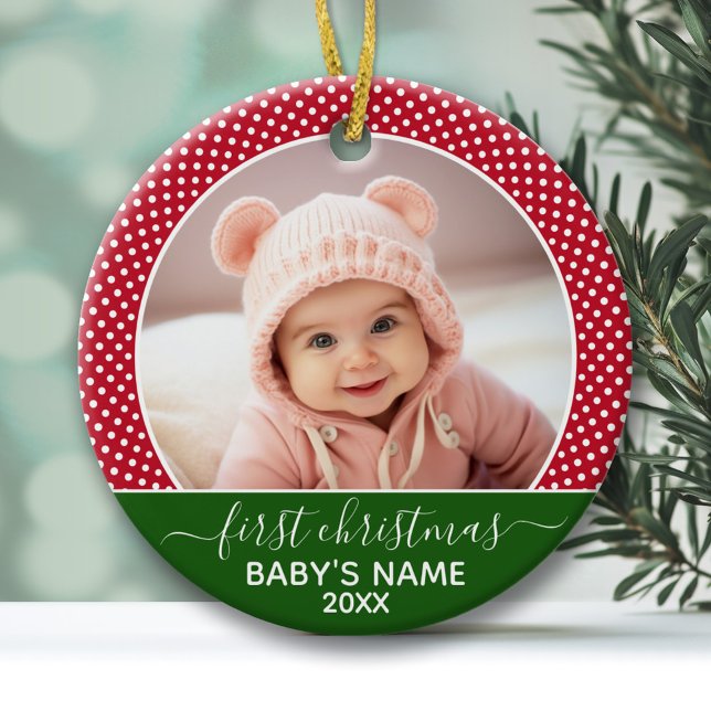 Ornamento De Cerâmica Bebês Primeiro Natal - Bolinhas Vermelhas (Baby's First Christmas Photo Ornament - Red and Green)
