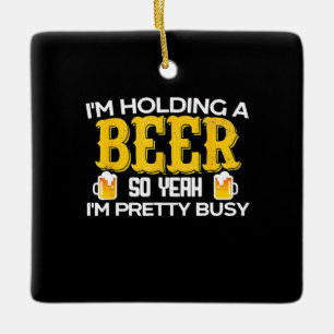 Ornamento De Cerâmica Beer Beer Drinker Eu Estou Segurando Um Aniversári
