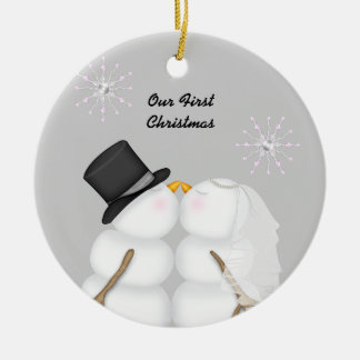 Ornamento De Cerâmica Beijando bonecos de neve casou nosso primeiro