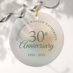 Ornamento De Cerâmica Bela Pérola 30º Aniversário<br><div class="desc">Com uma bela pérola,  este charmoso presente de aniversário de 30 anos de casamento pode ser personalizado com sua informação especial de aniversário de pérola em um fundo de pérola. Desenhado por Thisisnotme©</div>