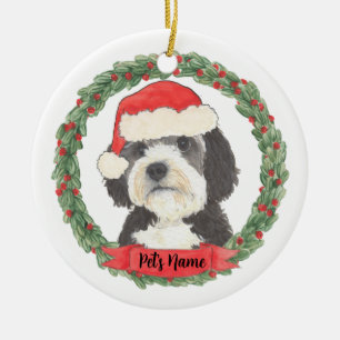 Ornamento De Cerâmica Bernedoodle Red e Green Santa Hat personalizados