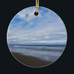 Ornamento De Cerâmica Bethany Beach I<br><div class="desc">Algumas praias da Costa Leste são cheios de pessoas e edifícios e outras são cheios da natureza. Aqui está uma simples foto de praia de uma praia tranquila em Delaware, Bethany Beach, durante a temporada fora de abril. Esta foto também é apresentada como o papel de parede widescreen "Bethany Beach...</div>