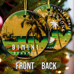 Ornamento De Cerâmica Bimini Bahamas Viagens vintage Souvenir Palm Trees<br><div class="desc">Bimini Bahamas design Tropical Retro Sunset. Encaixe-se na nostalgia de Bimini com nossa lembrança vintage, projetada especificamente para férias à beira-mar. Lembrando de uma era passada, este design encapsula a tranquilidade e beleza da enseada, servindo como um belo lembrete de sua fuga ao lado da praia. Você pode personalizar e...</div>