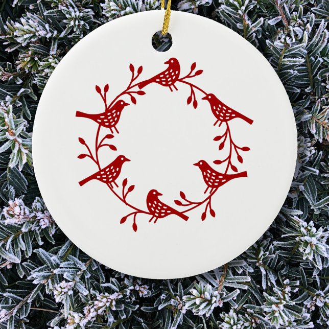 Ornamento De Cerâmica Bird Wreath Red em White Modern Scandi (Red and white Scandinavian bird wreath Christmas ornament)