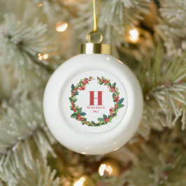 Ornamento De Cerâmica Bola Natal Holly Wreath Monograma Personalizado