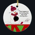 Ornamento De Cerâmica Boliche Snowman<br><div class="desc">Um doce boneco de neve por uma noite de boliche. Alguns derrubaram boliches e um ditado legal!</div>