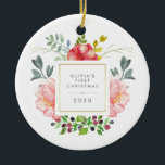 Ornamento De Cerâmica Bonito Girly Flowers Bebê é o primeiro Natal<br><div class="desc">Este belo ornamento apresenta lindas coloração d'água, pentes rosa, cinzas e folhas verdes. Um quadro quadrado com folha de ouro falsa está no centro, e você pode personalizar com o nome do seu bebê e qualquer mensagem ou ano usando o modelo. (NOTA: a aparência de ouro está impressa e esta...</div>