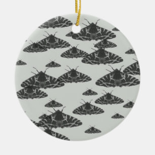 Ornamento De Cerâmica Borboletas da mariposa Yaei em fundo branco