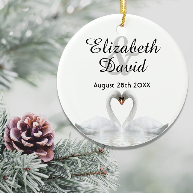 Ornamento De Cerâmica Brancos apaixonados por nomes casamento (Criador carregado)