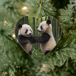 Ornamento De Cerâmica Brincadeiras: Bebês Pandas Brincam na Floresta