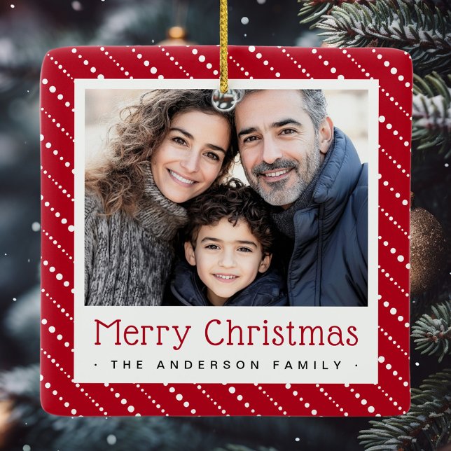 Ornamento De Cerâmica Brisas pontilhadas bonitas, alegre foto vermelha d (Cute dotted stripes merry Christmas red photo Ceramic Ornament)