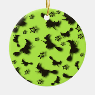 Ornamento De Cerâmica bruxa voadora entre as estrelas na noite de Hallow