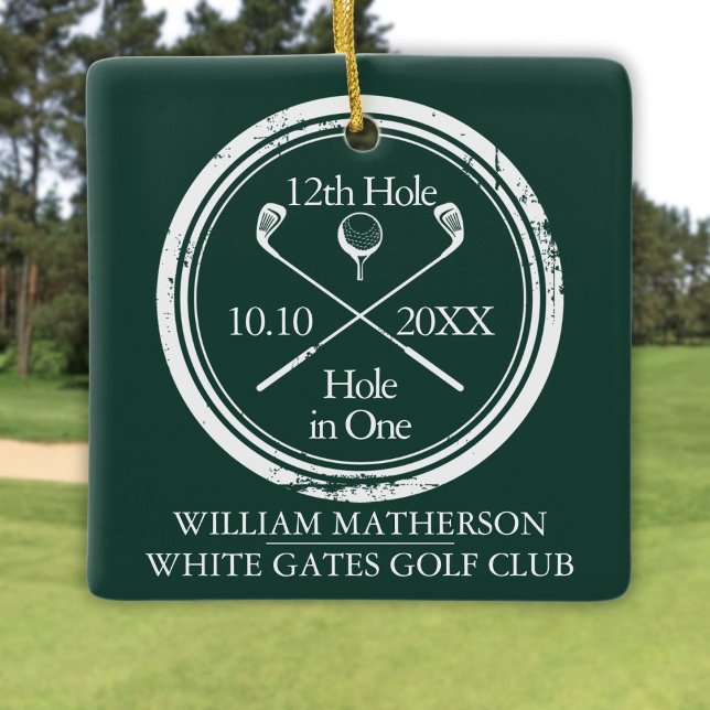 Ornamento De Cerâmica Buraco De Golfe Personalizado Em Um Verde Esmerald (Personalized Golf Hole In One Retro Emerald Green Ceramic Ornament)