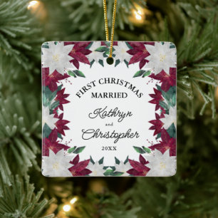 Ornamento De Cerâmica Burgundy White Poinsettias Primeiro Natal Casado