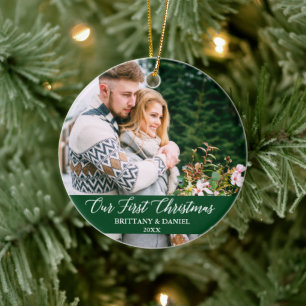 Ornamento De Cerâmica Caligrafia Nosso Primeiro Natal Casal Verde