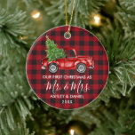 Ornamento De Cerâmica Caligrafia Xadrez Vermelha da Sra. Truck de Natal<br><div class="desc">Caligrafia moderna retrata nosso primeiro Natal como Sr. e Sra. - Watercolor Vintage Red Truck Ornament - Xadrez de Buffalo Vermelho</div>