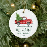 Ornamento De Cerâmica Calliografia Green Sra. Christmas Red Truck<br><div class="desc">Caligrafia moderna retrata nosso primeiro Natal como Sr. e Sra. - Vintage Vintage Red Truck Ornament - Forest Green Text</div>