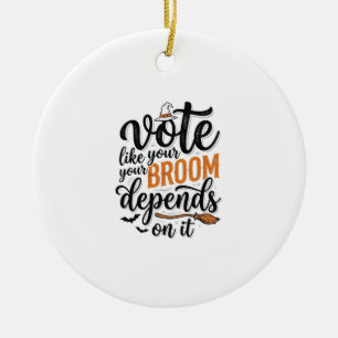 Ornamento De Cerâmica Camiseta de Halloween Vote Como Se Sua Vassoura De