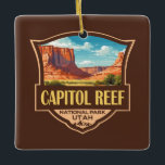 Ornamento De Cerâmica Capitol Reef National Park Ilustração de Arte Retr<br><div class="desc">Trabalho de arte de vetor de recife do Capitol. O parque circunda uma longa ruga na terra conhecida como dobra d'água,  com camadas de arenito-ouro,  desfiladeiros e formações rochosas em greve.</div>