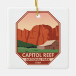 Ornamento De Cerâmica Capitol Reef National Park Ranch Vintage<br><div class="desc">Trabalho de arte de vetor de recife do Capitol. O parque circunda uma longa ruga na terra conhecida como dobra d'água,  com camadas de arenito-ouro,  desfiladeiros e formações rochosas em greve.</div>