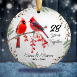Ornamento De Cerâmica Cardeal vermelho de aniversário de casamento de Na<br><div class="desc">Casamento de Natal do Cardeal Vermelho vermelho-vermelho bonito Anniversário ornamento cerâmico. Na moda e belo e elegante presente barato para casais celebrando seu casamento. É uma elegante marca de aniversário de casamento que pode ser personalizada com sua informação especial de aniversário.</div>