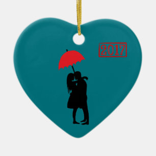 Ornamento De Cerâmica Casal de beijos Red Umbrella 2017