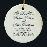 Ornamento De Cerâmica Casamento de Estilo Ocidental com Pergaminho de Fa<br><div class="desc">Um ornamento com um simples design. Colocada numa imagem de papel pergaminho colorido de creme com aspecto de vintage. As bordas molhadas e envelhecidas dão-lhe uma vibração à moda antiga. Divisores decorativos com aparência de vintage rico com seu texto personalizado no meio.</div>