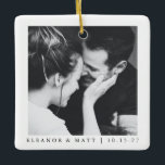 Ornamento De Cerâmica Casamento de Fotografias de Casal Branco Minimalis<br><div class="desc">Ornamento cerâmico de casamento com Casal branco preto minimalista personalizado</div>