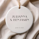 Ornamento De Cerâmica Casamento Personalizado Simples E Simples Da Vinta<br><div class="desc">Vintage Art Deco Simples Casamento Personalizado Cerâmico com Texto Preto num Fundo Branco</div>