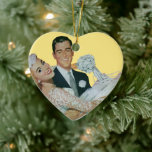 Ornamento De Cerâmica Casamento vintage recém-casados, noiva feliz e noi<br><div class="desc">Ilustração de vintage,  amor e imagem de casamento de romance apresentando um belo carregando de noivo,  sua linda noiva recém-casada. Retro 50 kitsch divertido!</div>