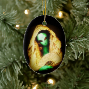 Ornamento De Cerâmica Cassatt Alien Senorita com Renda