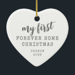 Ornamento De Cerâmica Cat First Forever Home Christmas White Heart<br><div class="desc">Ornamento de Fotos de Gato em Forma de Coração Branca Personalizado com seus gatos ou gatinhos e o nome "meu primeiro Natal para sempre" em um ornamento moderno de cerâmica rústica com um único roteiro elegante e combinação de fontes de máquina de escrever.</div>