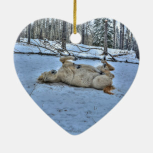 Ornamento De Cerâmica Cavalo Branco Rolando na neve do inverno