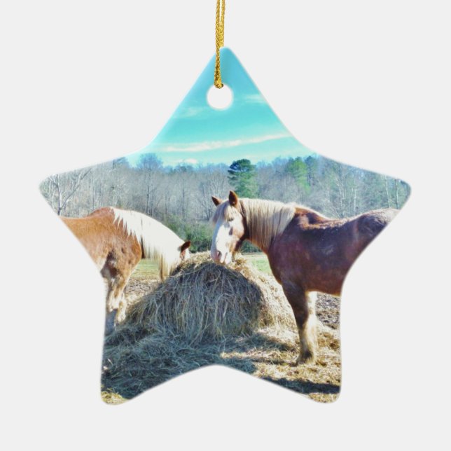 Ornamento De Cerâmica Cavalos Raspados Recuperados comendo feno (Frente)