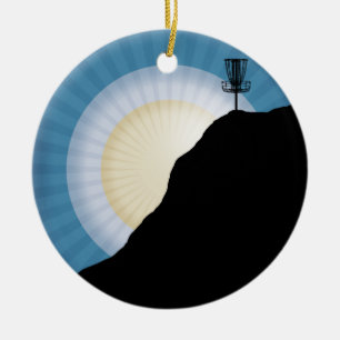 Ornamento De Cerâmica Cesta Numa Montanha