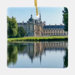 Ornamento De Cerâmica Chateau de Chantilly e reflexão em um lago